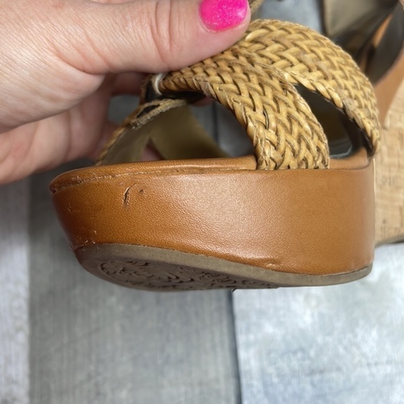 Carlos wedge platform sandals. Brown w/ leopard print. Size 8.5M.Great condition - Picture 11 of 11